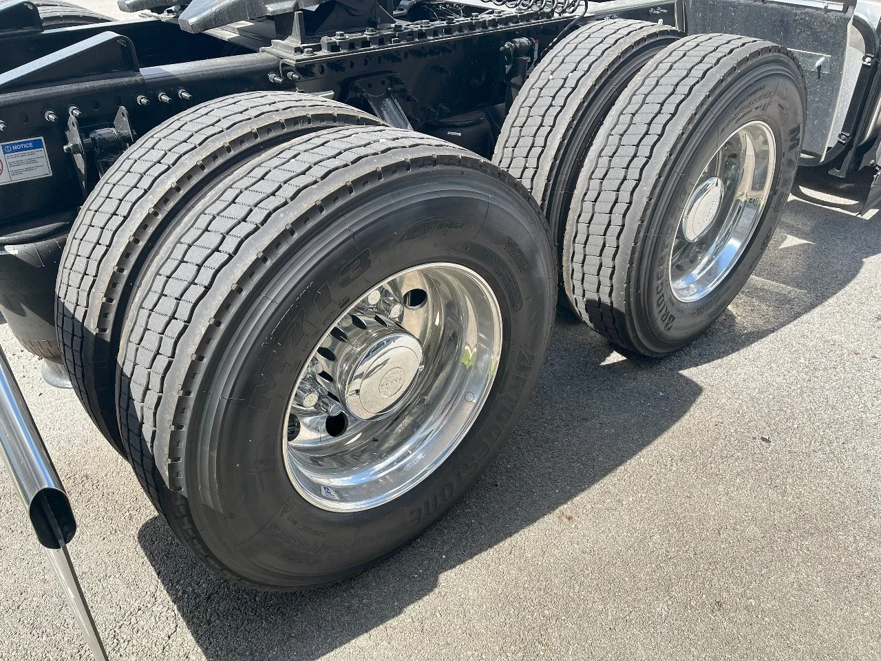 2026 Volvo VNL 660 in Pendleton, IN — photo 5