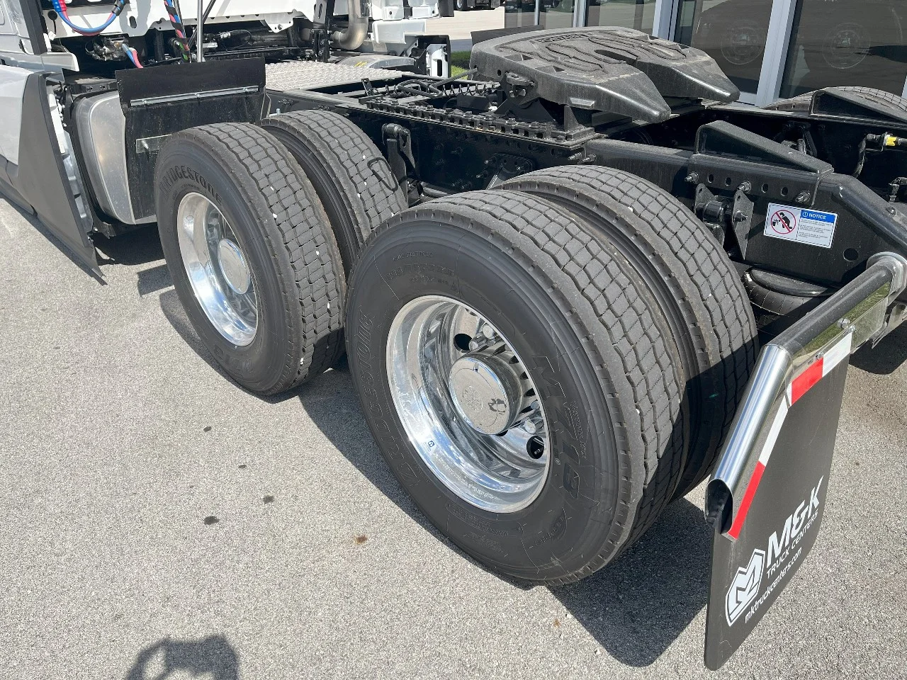 2026 Volvo VNL 660 in Pendleton, IN — photo 7