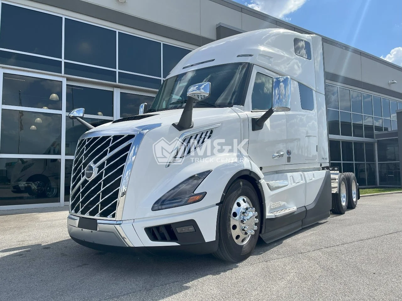2026 Volvo VNL 660 in Pendleton, IN