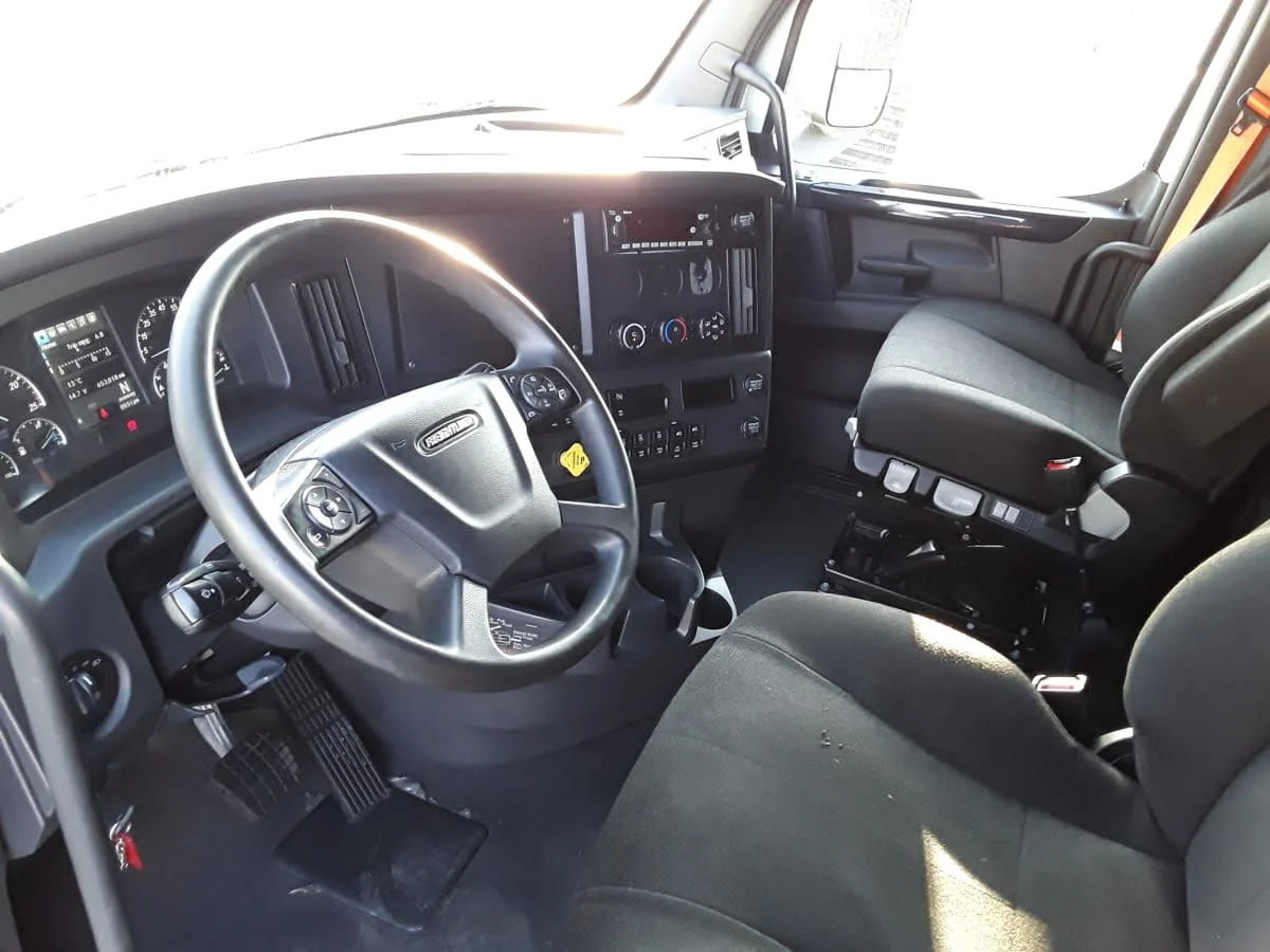 2023 Freightliner Cascadia - image 12