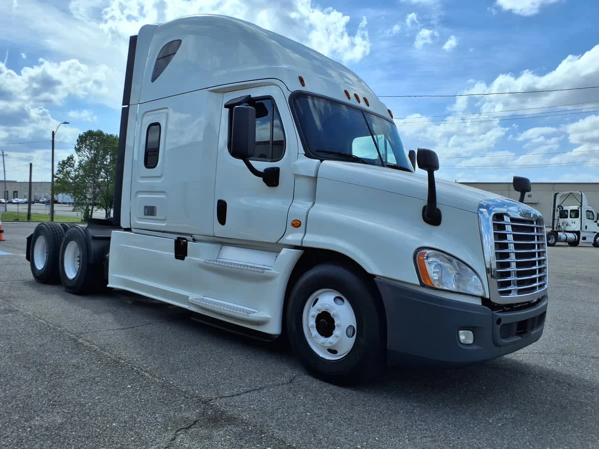 2020 Freightliner Cascadia in Memphis, TN — photo 3