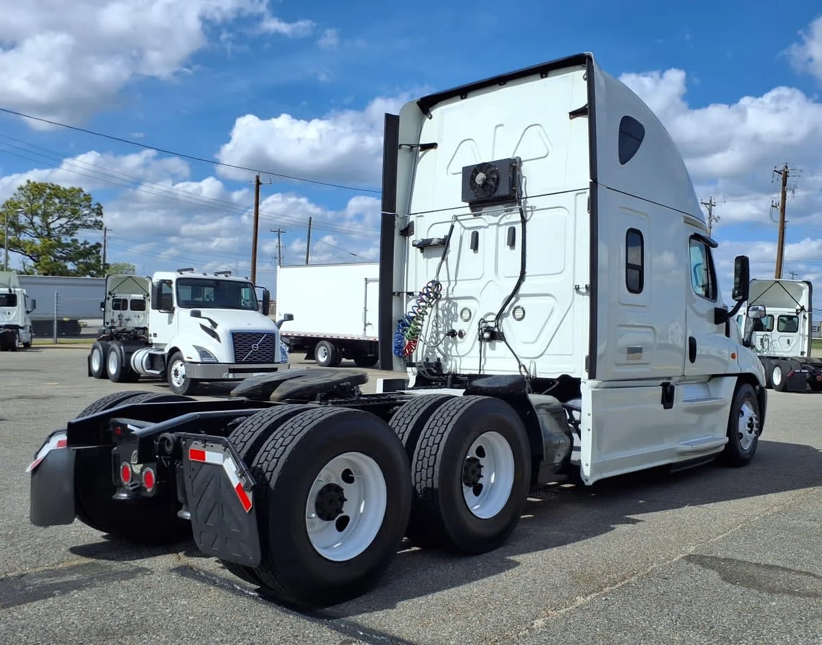 2020 Freightliner Cascadia in Memphis, TN — photo 4