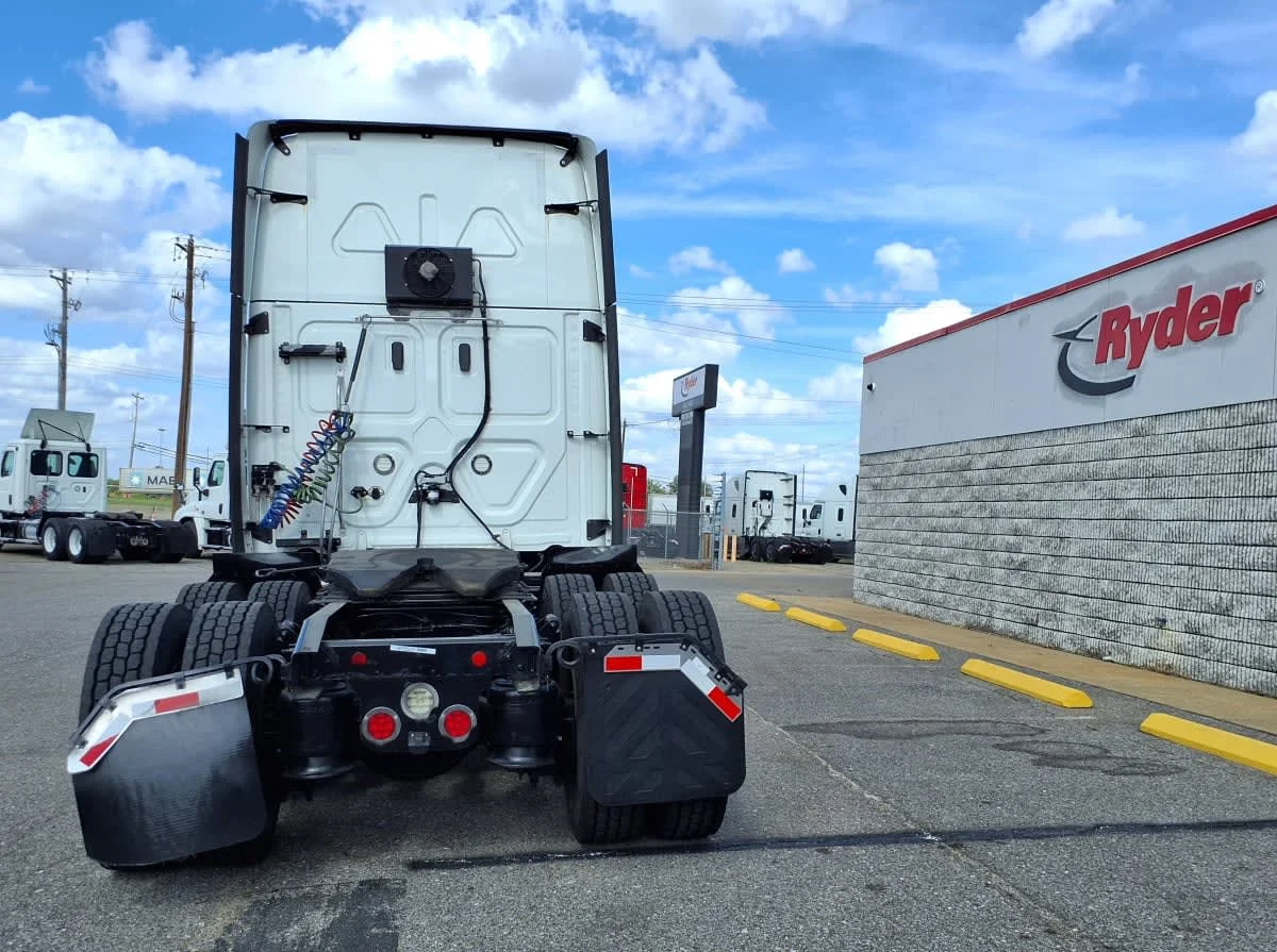 2020 Freightliner Cascadia in Memphis, TN — photo 5