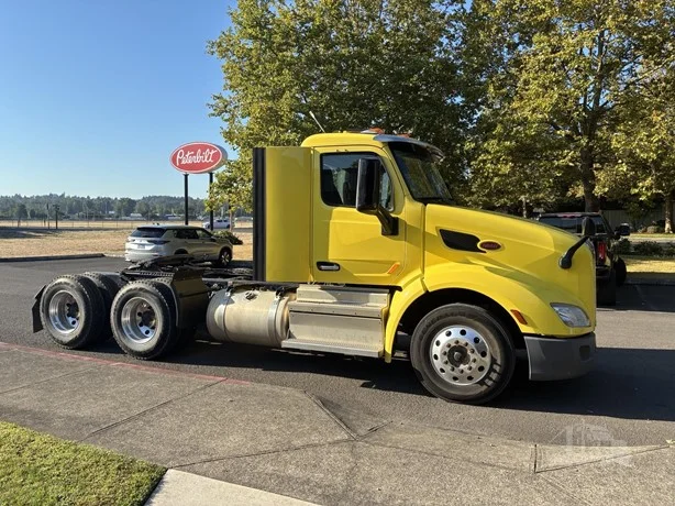 2021 Peterbilt 579 in Portland, OR — photo 2