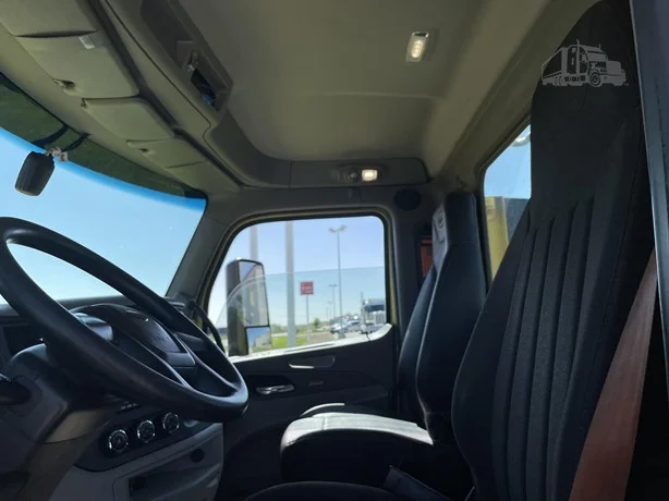 2021 Peterbilt 579 in Portland, OR — photo 17