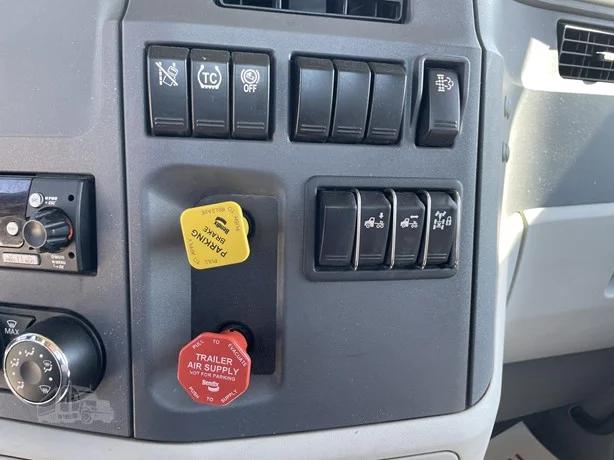 2021 Peterbilt 579 in Portland, OR — photo 26