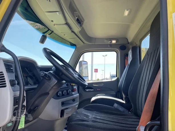 2021 Peterbilt 579 in Portland, OR — photo 18