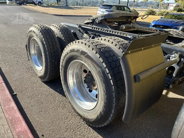 2021 Peterbilt 579 in Portland, OR — photo 10