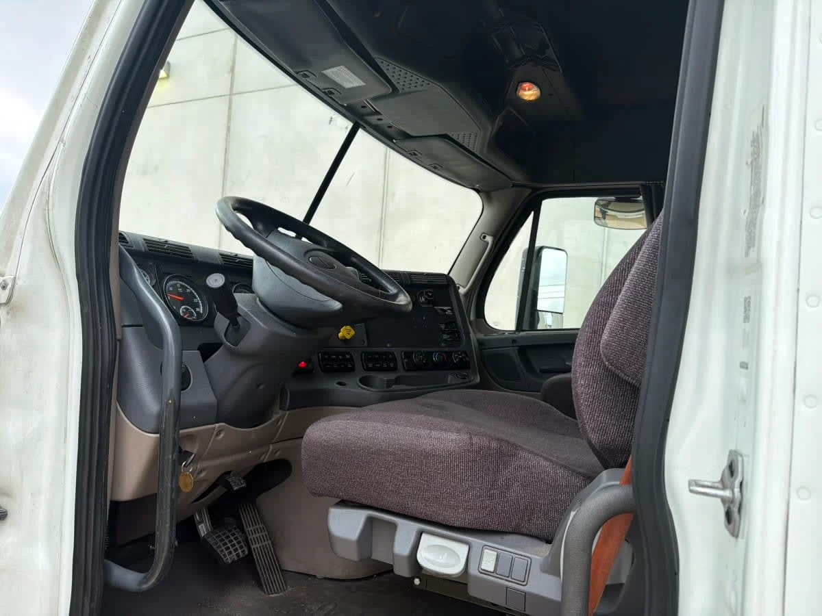 2020 Freightliner Cascadia in Oklahoma City, OK — photo 7