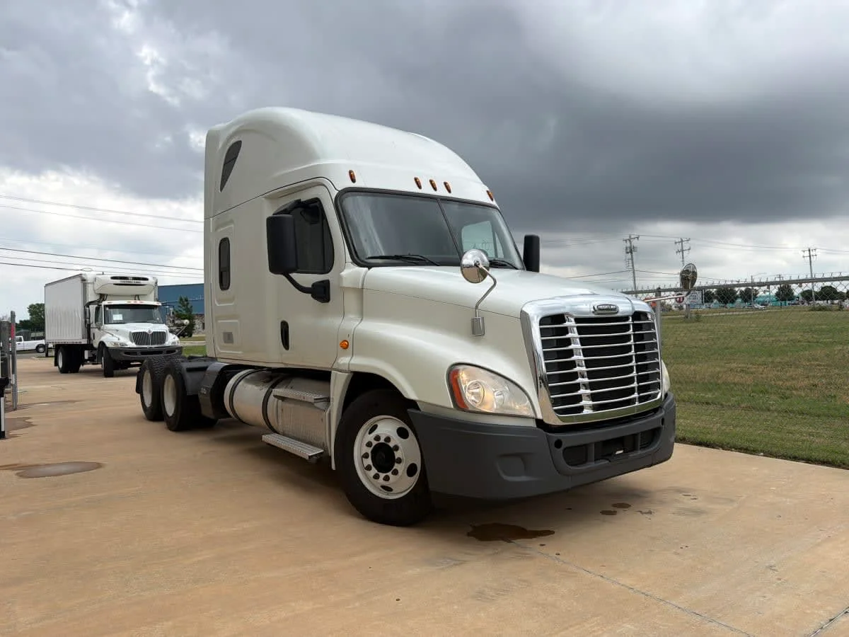 2020 Freightliner Cascadia in Oklahoma City, OK — photo 3