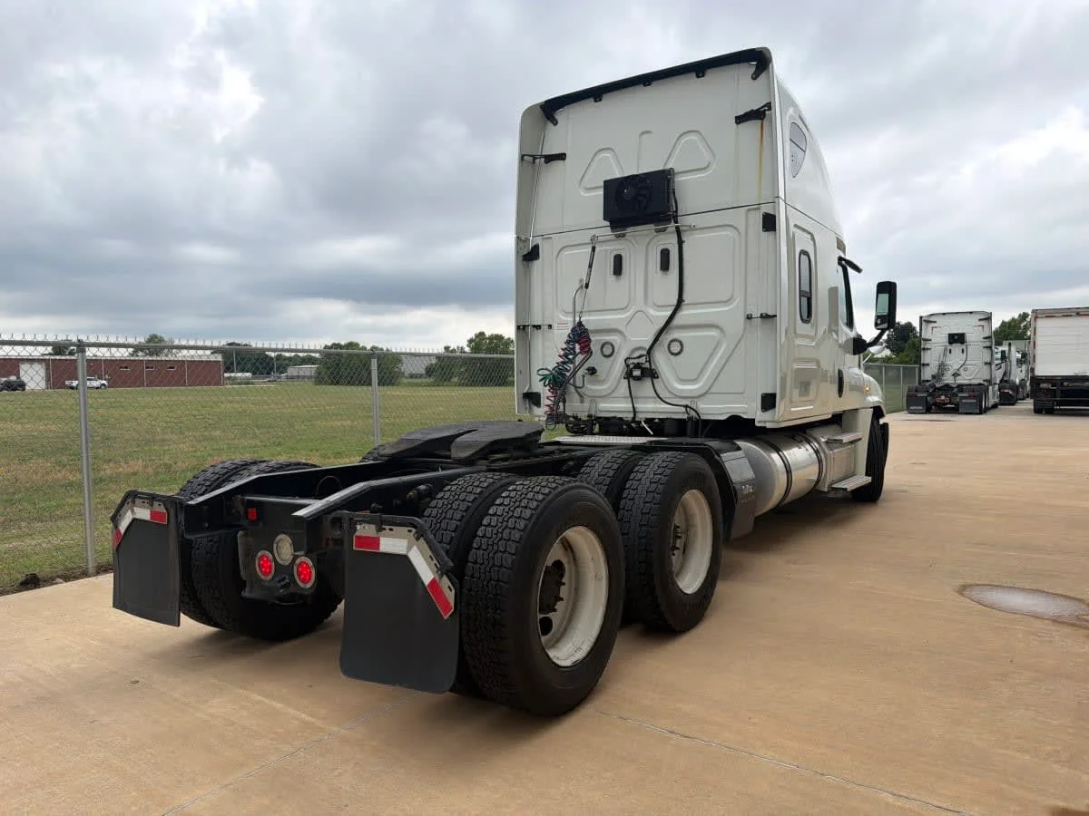 2020 Freightliner Cascadia in Oklahoma City, OK — photo 4