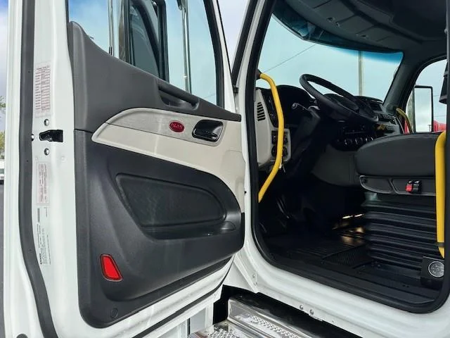 2027 Peterbilt 589 in Tampa, FL — photo 11