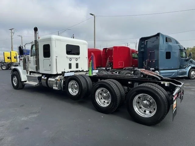 2027 Peterbilt 589 - image 4