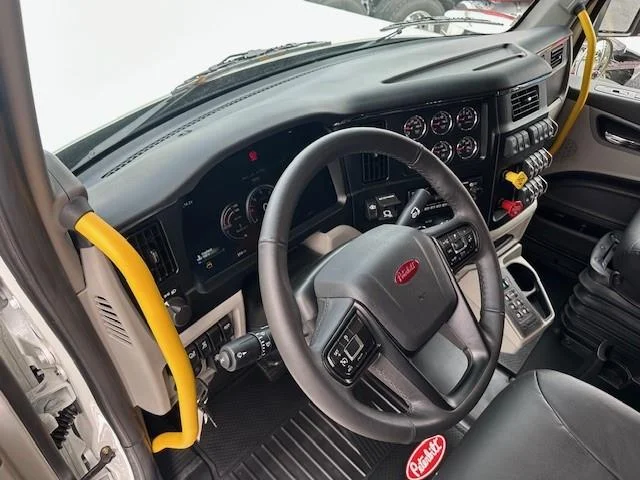 2027 Peterbilt 589 - image 14