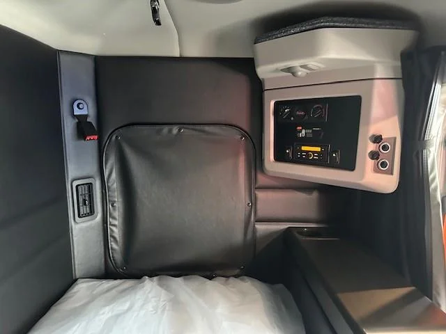 2027 Peterbilt 589 - image 23