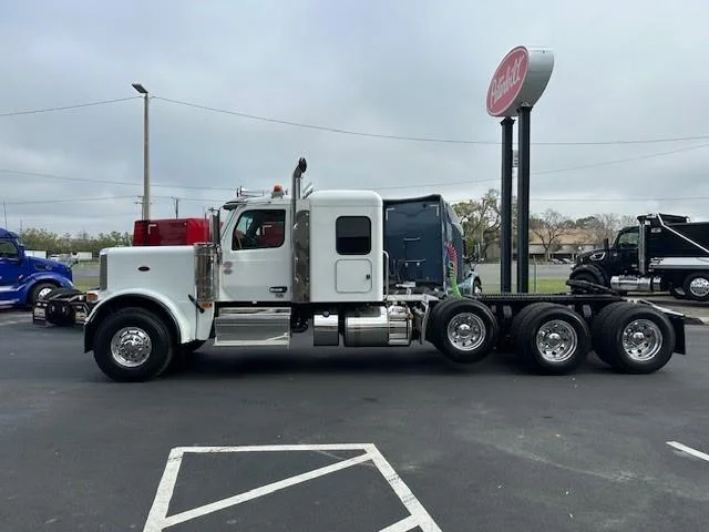 2027 Peterbilt 589 - image 3
