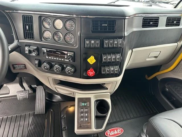 2027 Peterbilt 589 in Tampa, FL — photo 16
