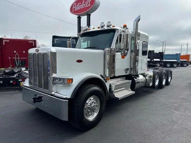 2027 Peterbilt 589 in Tampa, FL — photo 2