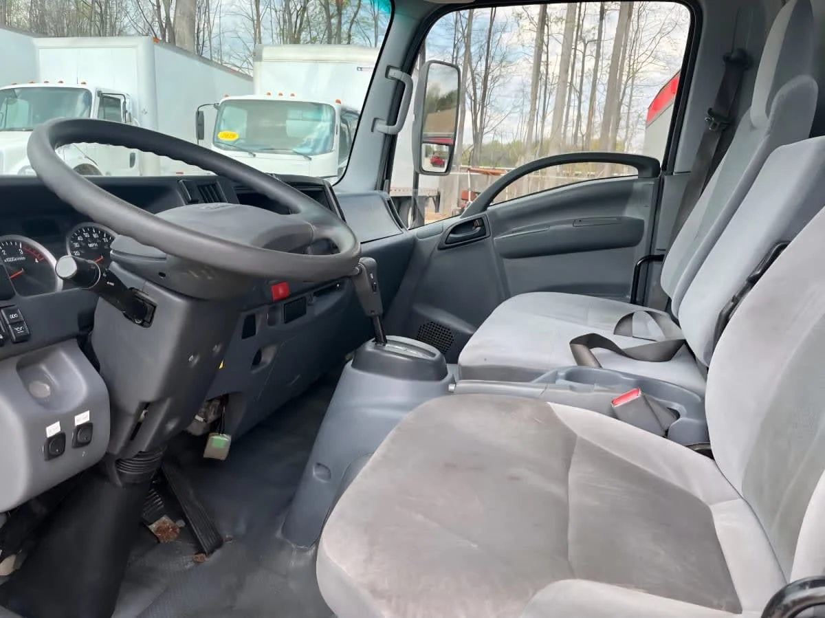 2019 Isuzu NPR - image 7