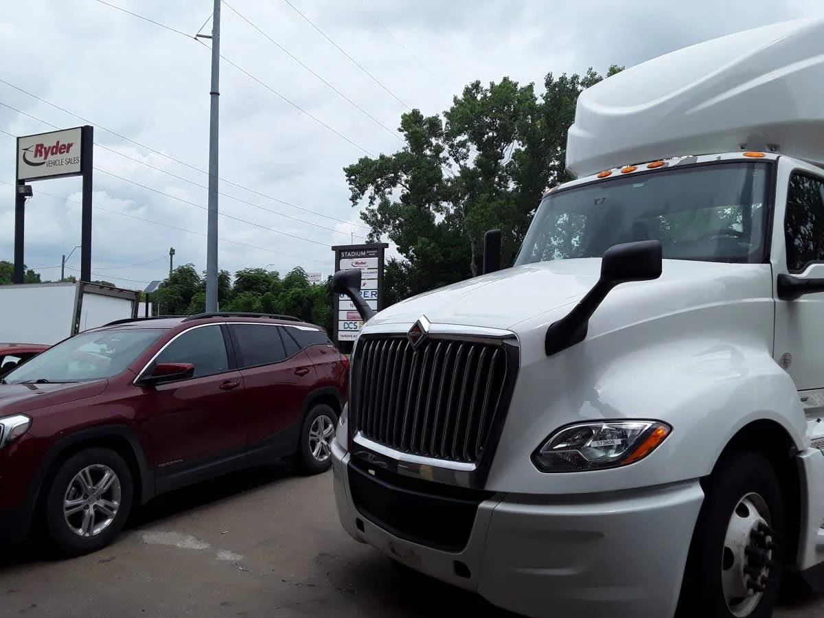 2022 International LT in Kansas City, MO — photo 9