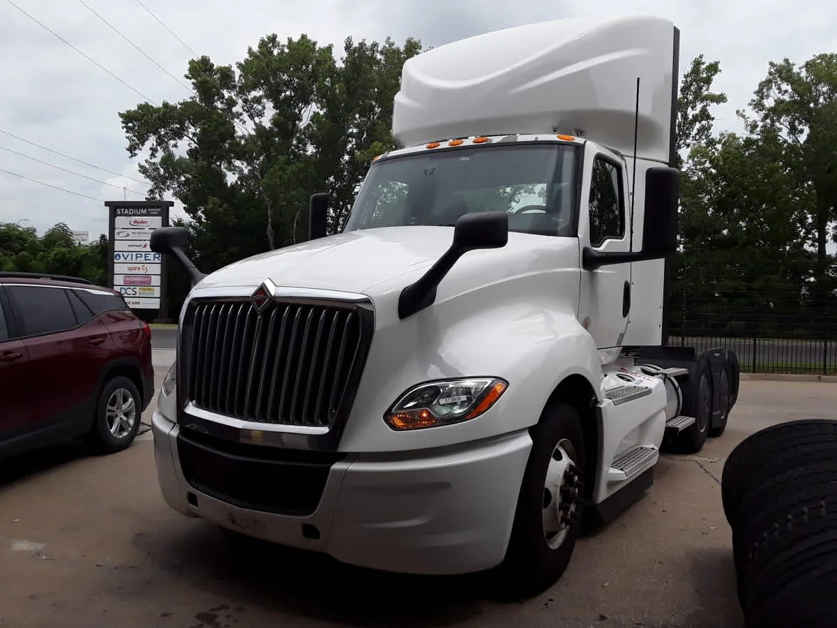2022 International LT in Kansas City, MO — photo 3