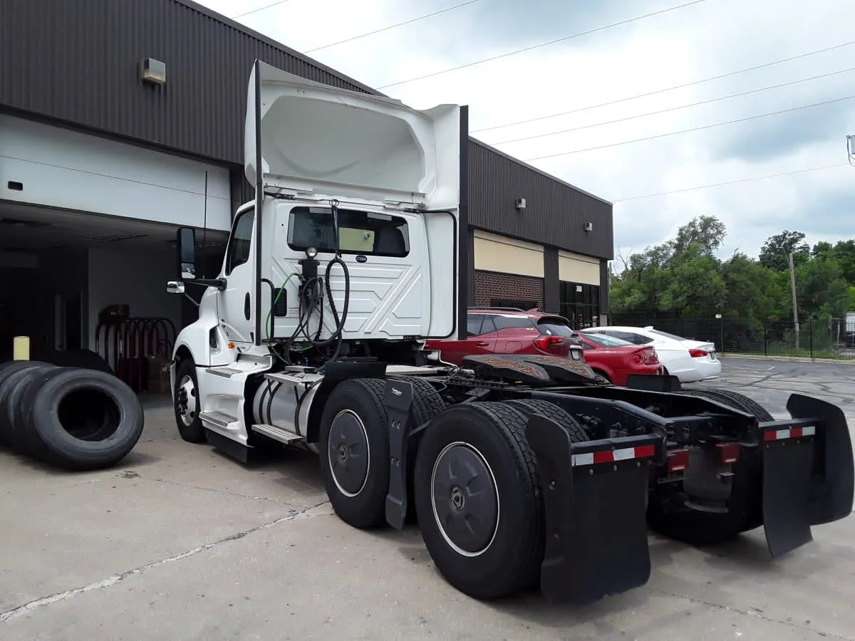2022 International LT in Kansas City, MO — photo 6
