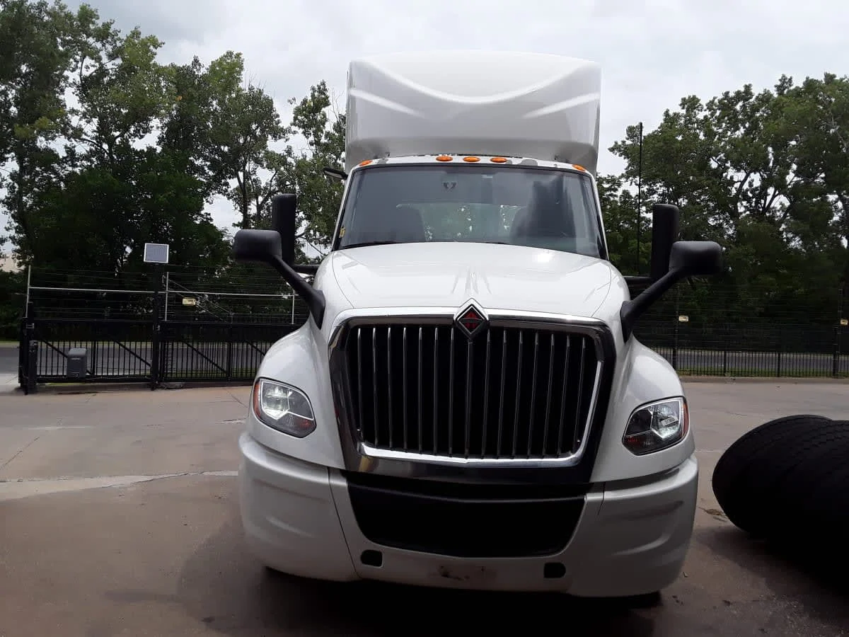 2022 International LT in Kansas City, MO — photo 2