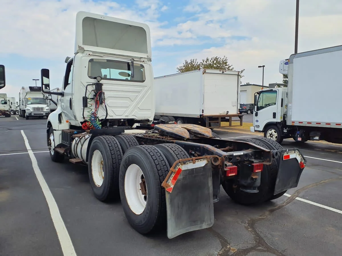 2019 International LT in Altoona, IA — photo 6