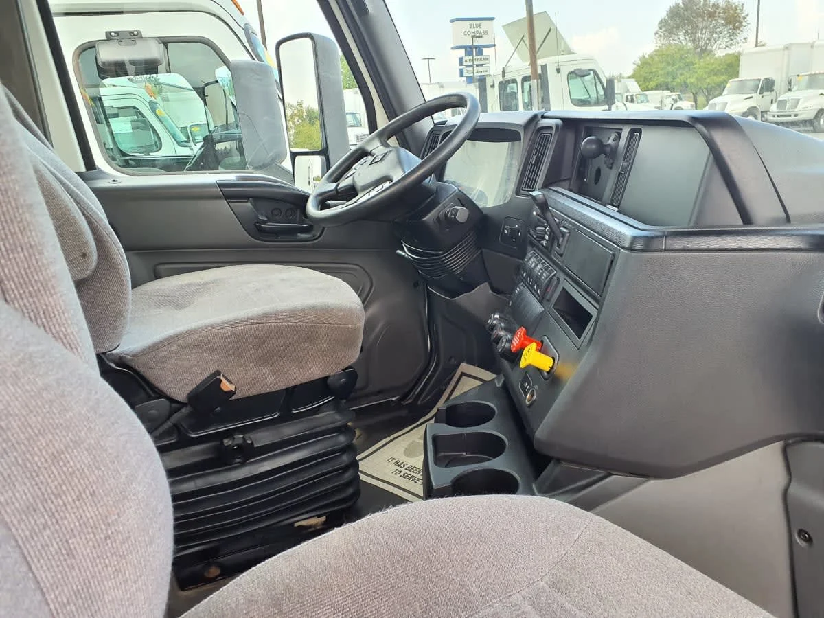 2019 International LT in Altoona, IA — photo 14