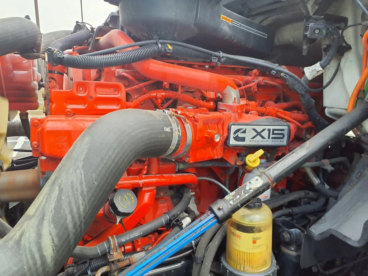 2019 International LT in Altoona, IA — photo 8