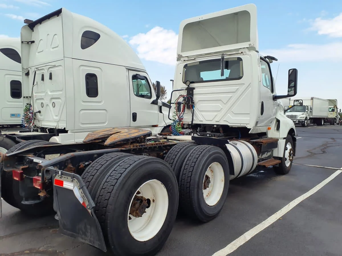2019 International LT in Altoona, IA — photo 4