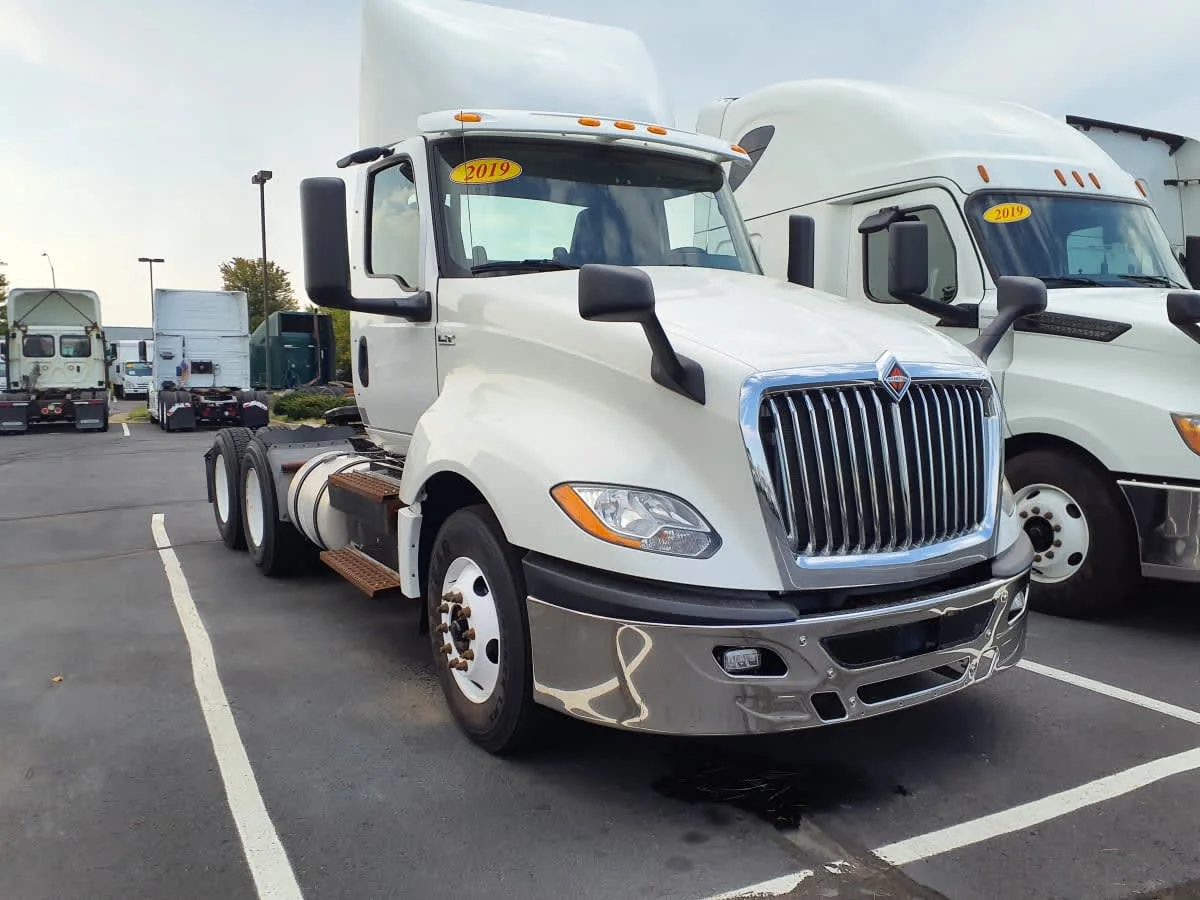 2019 International LT in Altoona, IA — photo 3