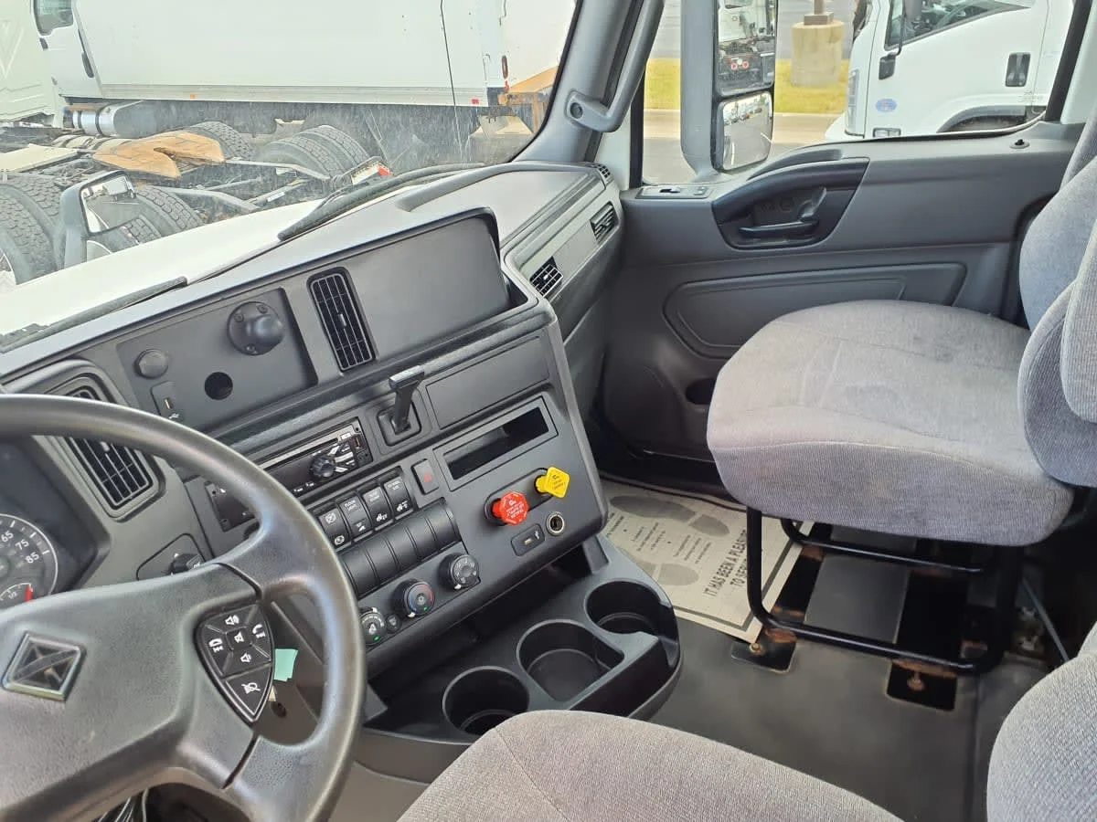 2019 International LT in Altoona, IA — photo 7