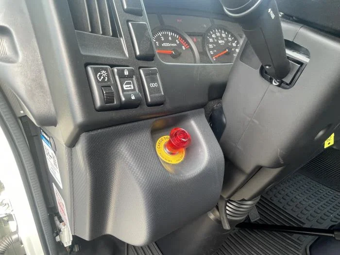 2025 Isuzu NPR - image 17