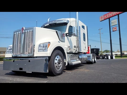2027 Kenworth W990 in Memphis, TN — photo 2