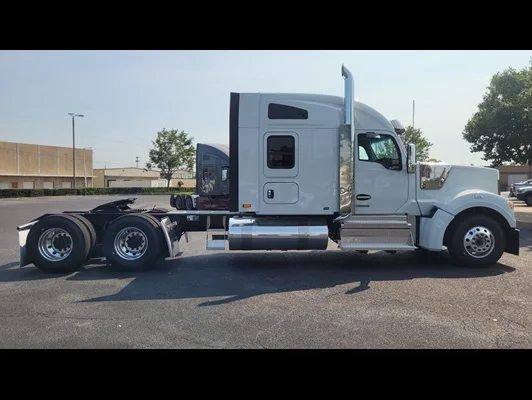 2027 Kenworth W990 in Memphis, TN — photo 16