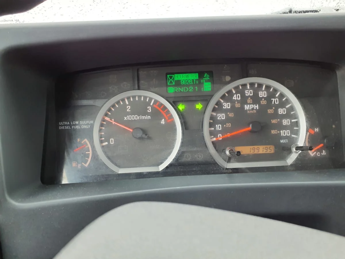 2016 Isuzu NRR - image 10