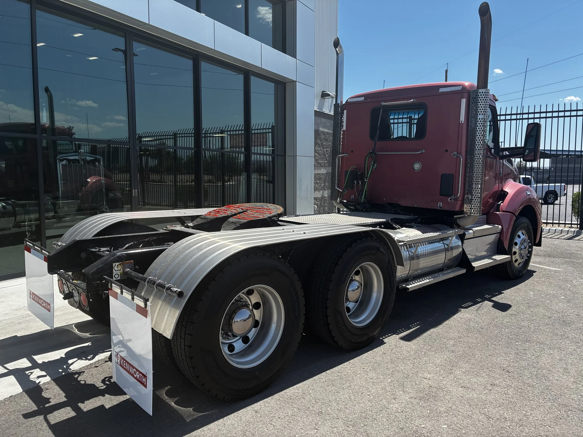 2024 Kenworth T880 in Las Vegas, NV — photo 2