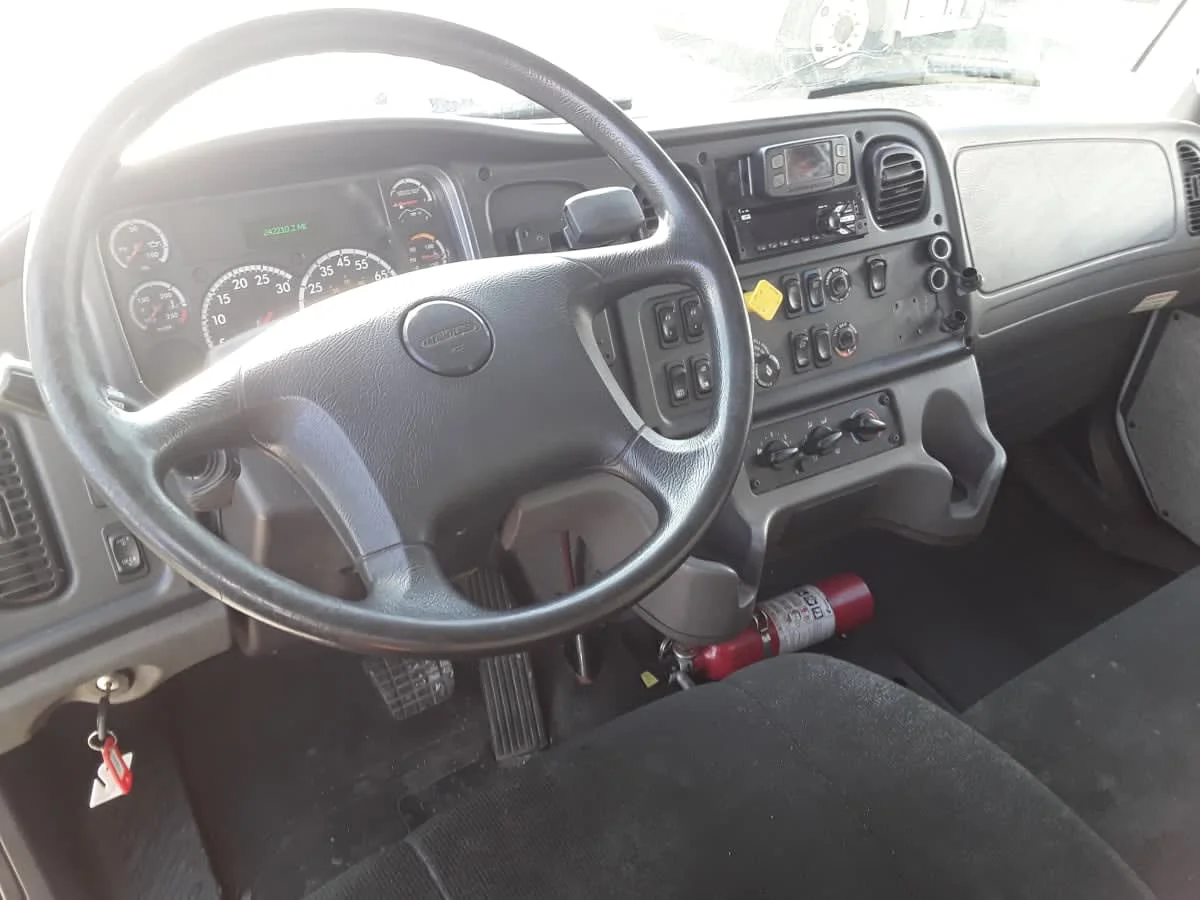 2019 Freightliner M2 106 - image 11