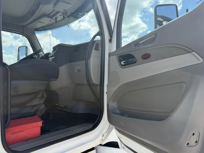 2020 Peterbilt 579 — photo 22