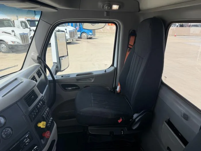 2020 Peterbilt 579 — photo 25