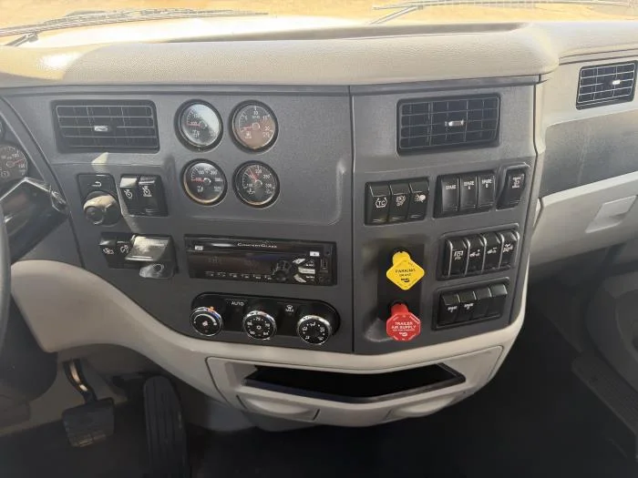 2020 Peterbilt 579 — photo 29