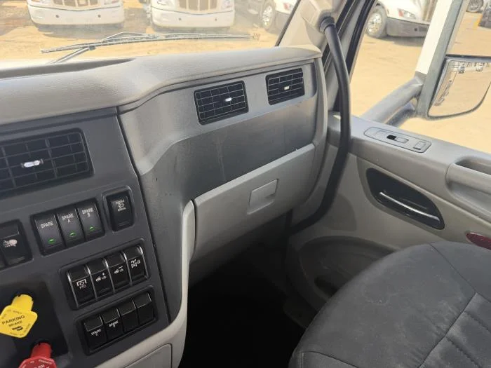 2020 Peterbilt 579 — photo 28