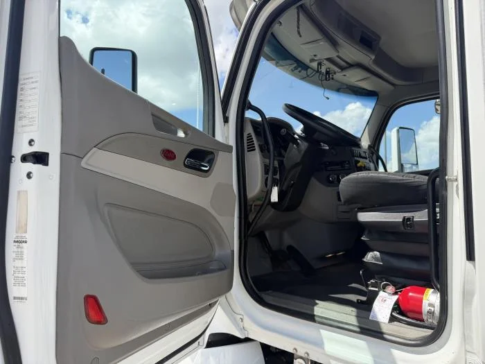 2020 Peterbilt 579 — photo 24