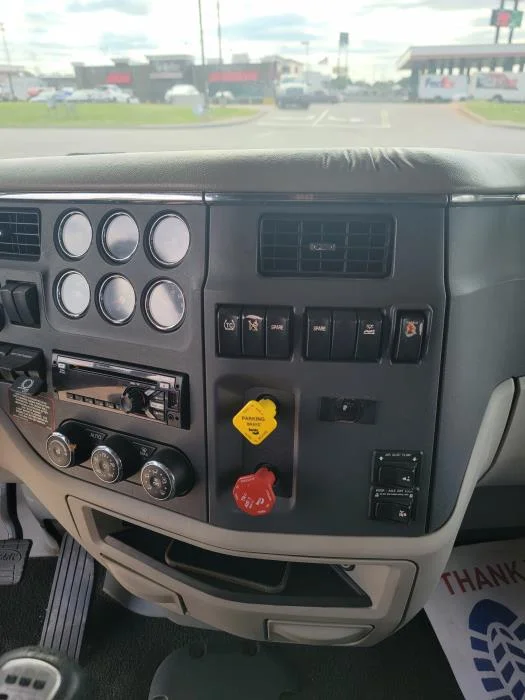 2019 Peterbilt 579 — photo 19