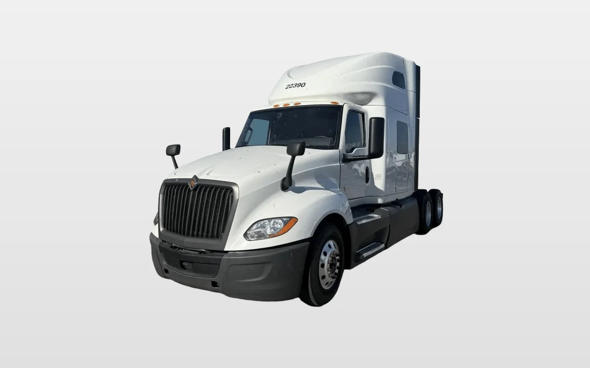 2022 International LT - image 1