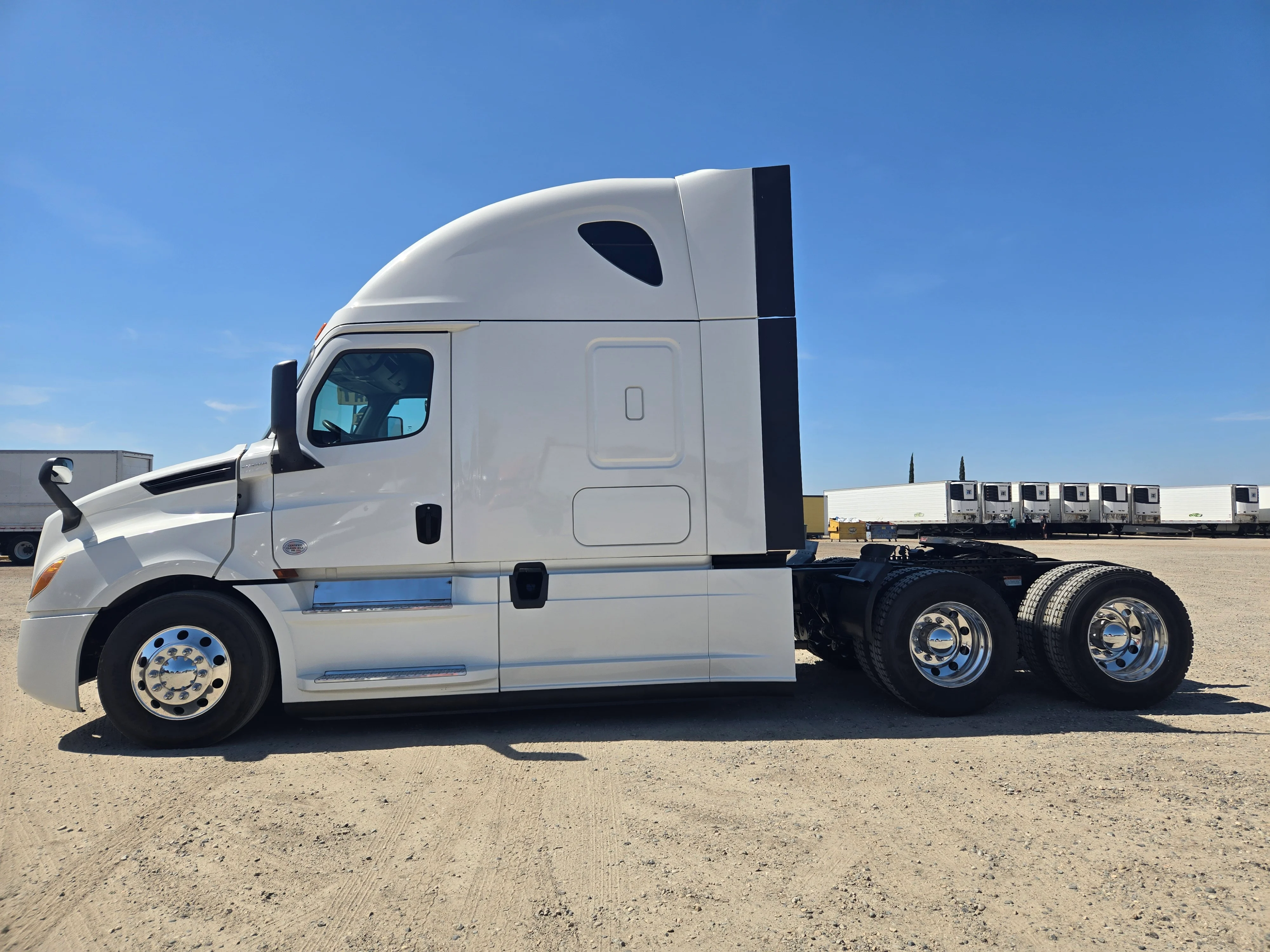 2020 Freightliner Cascadia in Fresno, CA — photo 3