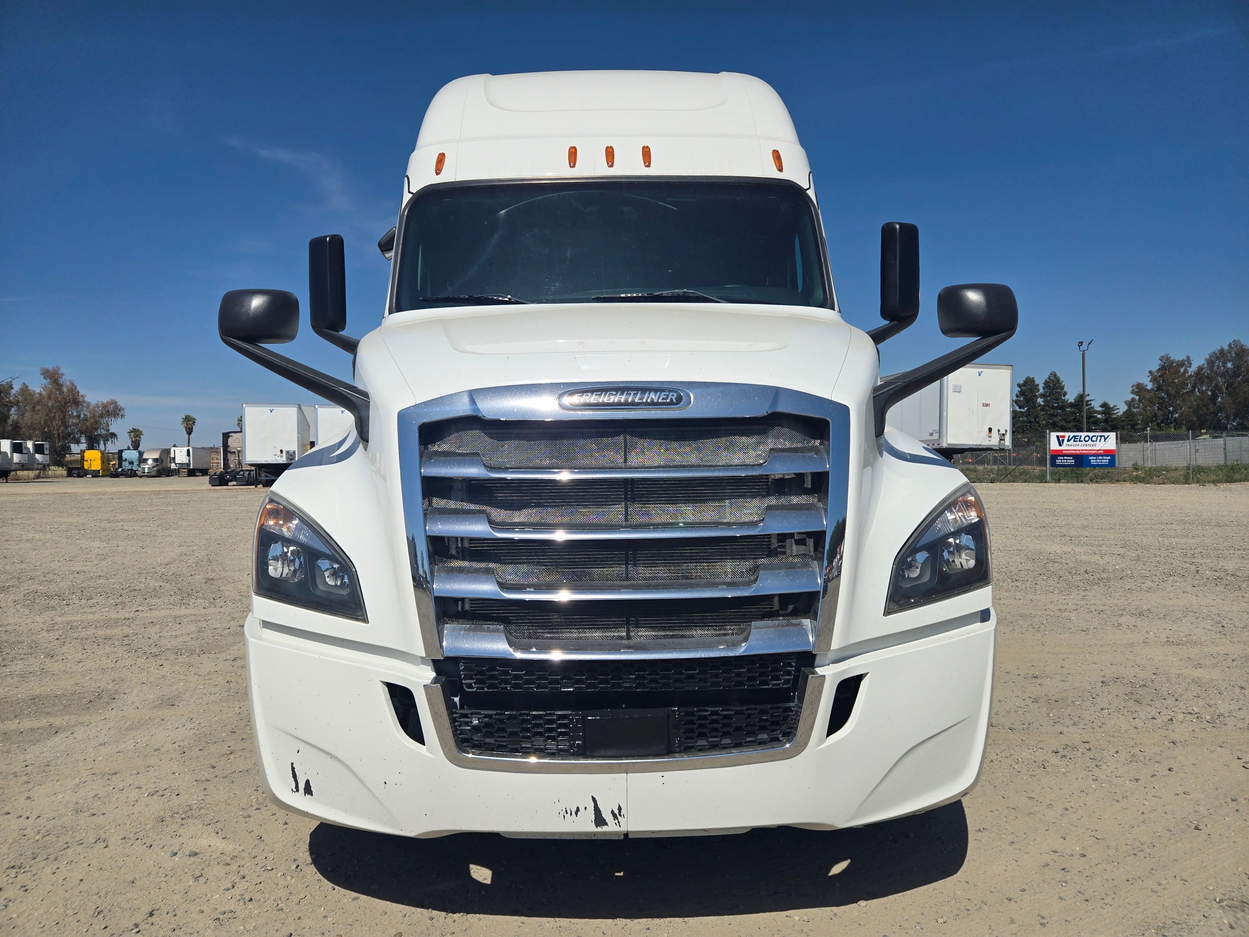 2020 Freightliner Cascadia in Fresno, CA — photo 2