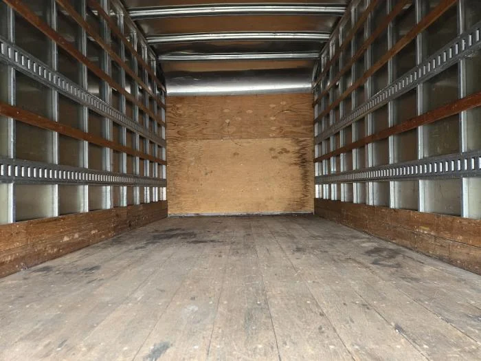 2022 Isuzu NPR - image 10