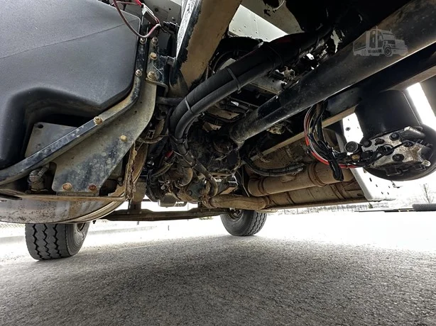 2015 Peterbilt 337 - image 29